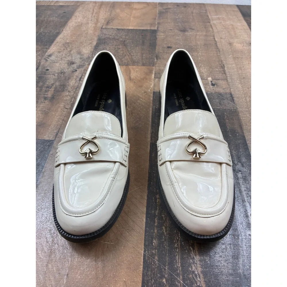 Kate Spade Kait Metal Spade Loafer Womens 8B Parchment White Patent Leather Good